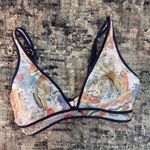 Size M Victoria’s Secret mesh bralette. NWT